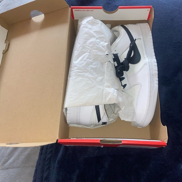 Nike Dunk Low Retro- Reverse Panda - Picture 4 of 9